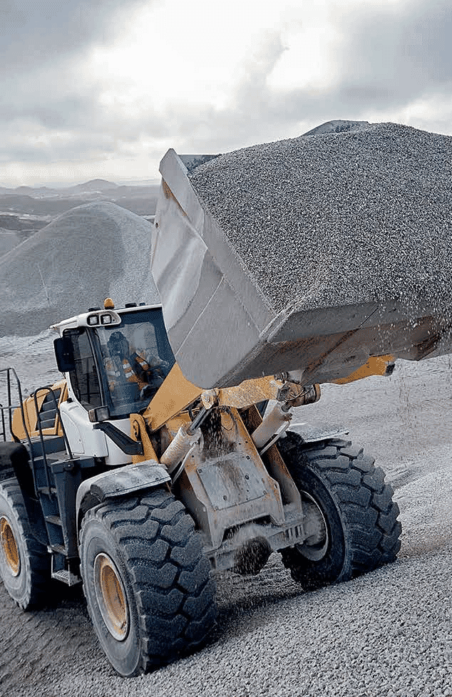 Vi har dæk til alle slags køretøjer i industrien. Uanset om det er til lastvogne, kraner, trailere, trucks eller andre.