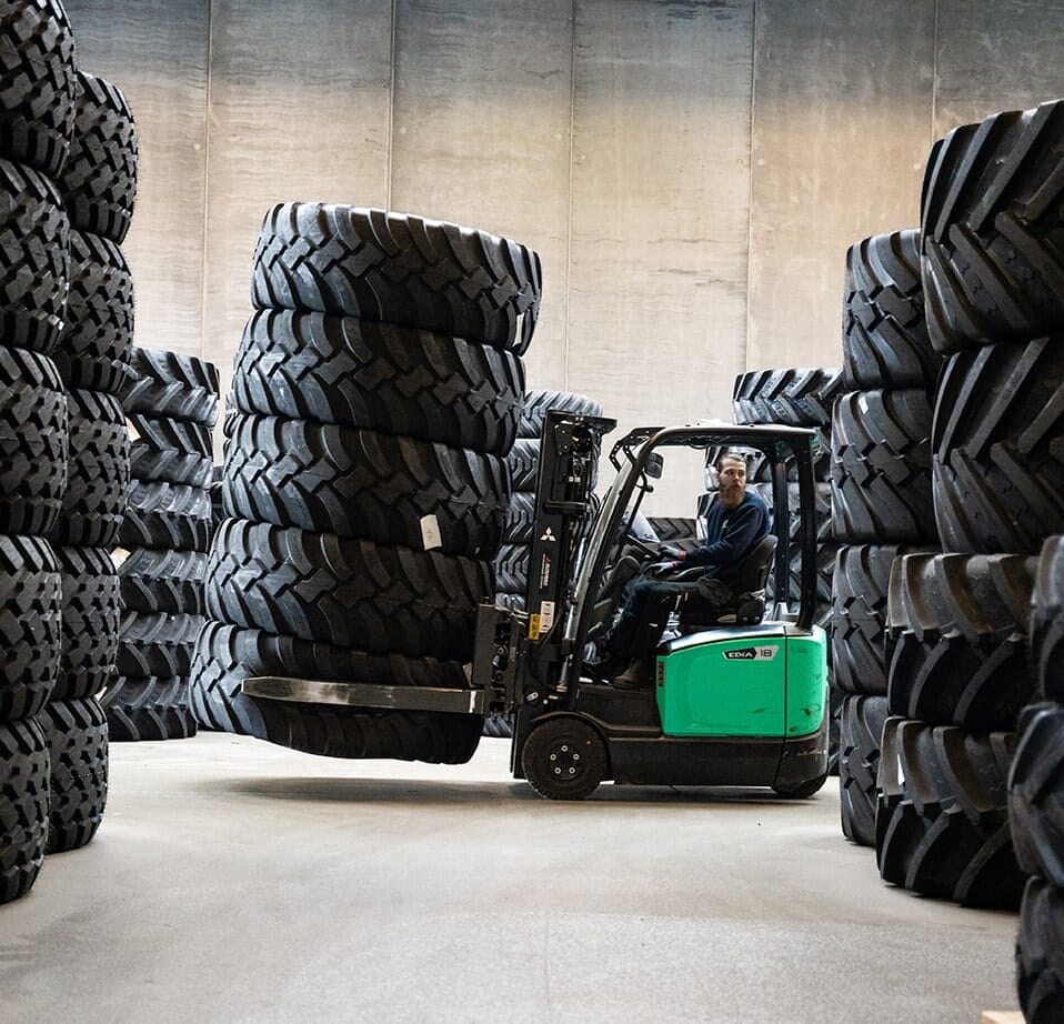 Gaffetruck der kører med 5 dæk