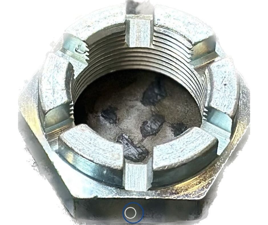 Kronemøtrik M18x1.5-27x15